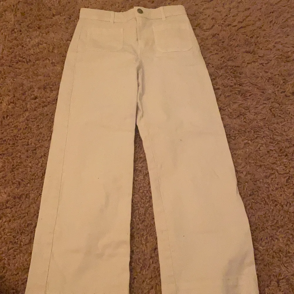 Hej jag säljer ett par byxor kostar 140kr st 146 10-11 bra skick inte använt dem så mycket . Jeans & Byxor.