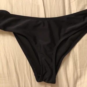 Bikiniunderdel - Svart bikiniunderdel, helt oanvänd (pga fel storlek) 