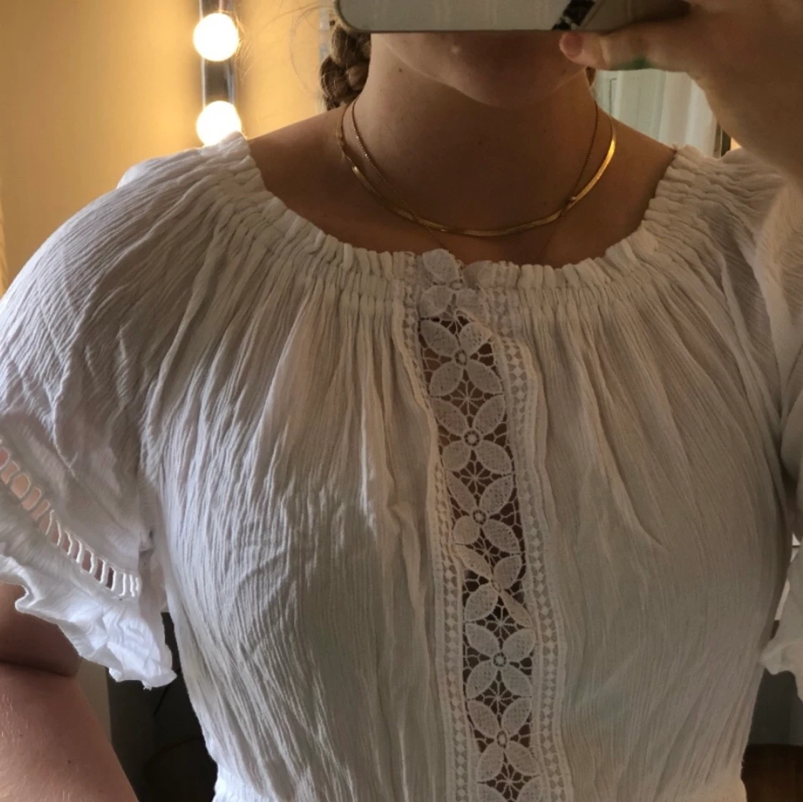 Sommar topp i vit med volanger  - 90