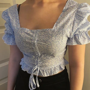 super gullig topp - aldrig använd så i bra skick! Super fin till sommaren🌸 frakt ingår 