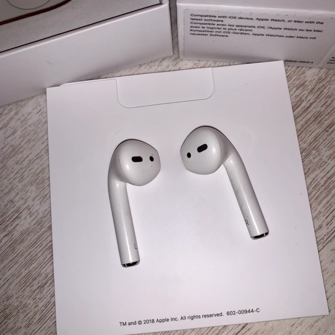 AirPods vi  - 90