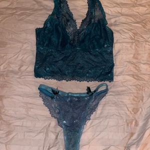 Set från VILA - Sjukt fint spetsset från märket VILA! Trosorna är höga i mindjan🙏🏽 Inte använt många gånger och i gott skick!