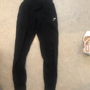 GYMSHARK  - High waisted mjukis i svarta! Sjukt fina har 3 par av dessa! I S!!