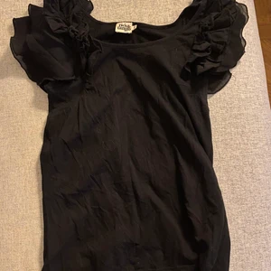 T-shirt från Twist&Tango - T-shirt med volanger på armarna