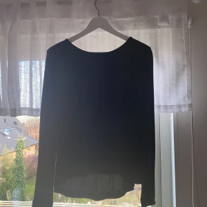 Svart blus från Morris  - Svart blus köpt från Morris. Har sällan använts och är därmed i väldigt bra skick.