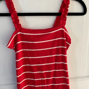 Linne - Ett randigt linne från new yorker som använts Max 2 gånger, nyskick💗 frakt betalas av köparen