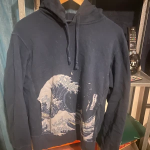 Huvtröja  - Huvtröja från UNIQO I storlek xs den är helt felfri använd ett fåtal gånger 