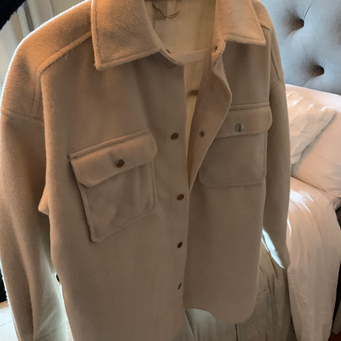 Beige ”skjortjacka” från HM  - 90