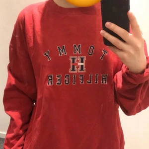 Tommy Hilfiger  - Oversizied tommy hilfiger tjocktröja. Strl xl. 