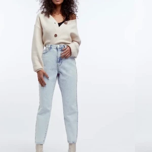 Mom jeans  - Super snygga mom jeans från Gina Tricot. Storlek 38. Originalpris 499kr
