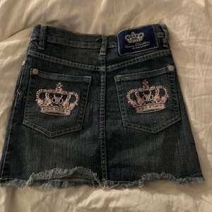 victoria beckham kjol - super fin victoria beckham kjol! använd men i fint skick💗💗 inga defekter💗