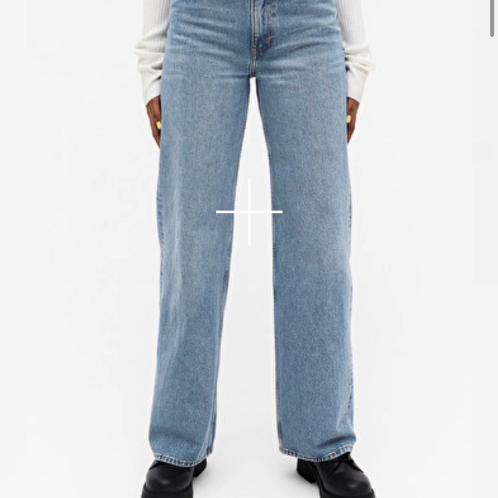 Säljer mina fina jeans ifrån monki! Väl använda men bra skick. Litet hål kom privat för bild på hålet. Säljer då dem är lite för stora. Även lite långa på mig som är 159. Köparen står för frakten. Buda med 10kr+ varje gång eller köp direkt för 200kr 💖💖 osäker på vad frakten är på i nuläget!. Jeans & Byxor.