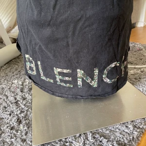 Blench  - Tröja från märket Blench 