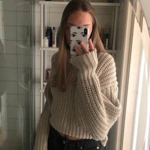 Superfin stickad polo!! - Knappt använd stickat tröja från HM. 90 kr inklusive frakt!!☺️