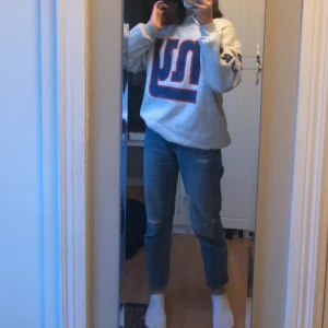 River island jeans - Så fina river island jeans i straight modell, lite för korta på på som är 163 typ och dem är så unika och coola! Köpta i stockholm säljer för 180kr eller bud! Pris går att diskutera!