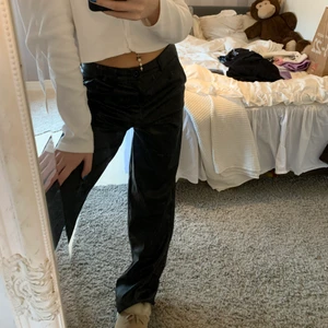 Skinn bxor -  skinn byxor från Madlady.frakt står köparen för!! Storlek 34 men passar 36 också