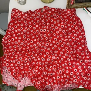 Blommiga volang shorts - Aldrig använda