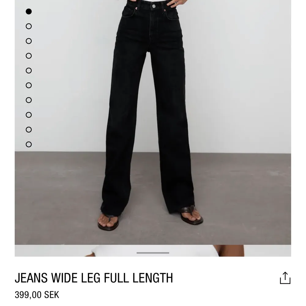 Långa jeans från zara! Jag är 172 och dom är för långa för mig. Köpt för 399kr säljer för 250 eller högsta bud!💕 storlek 36 men passar även 38. Jeans & Byxor.