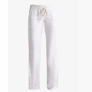 Roxy Linnebyxor - Säljer dessa populära linnebyxor från Roxy i storlek Medium!! Kommer aldrig till användning, använt dom 2 gånger så är i nyskick!! Passar mig bra som brukar ha 36-38, samt går över skon på mig som är 170cm lång. Slutsålda överallt så vitt jag vet Buda från 300kr eller köp direkt för 600kr, köparen står för frakt ❗️BUDGIVNINGEN AVLUTAS 11/7 klockan 01.18 tyvärr och kan ev kontrollera det❗️