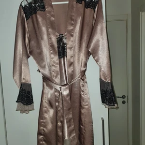 Nattuppsättning  - Saten 