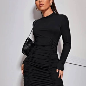 Klänning L - Aldrig använd klänning🌸 storlek L men mer som en M