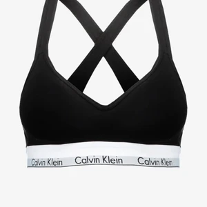 Calvin Klein bh - Säljer en helt ny Calvin klein bh som endast är provad, säljer då den är för liten💞 Köptes för 400 kr