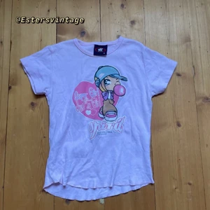 Baby tee  - En liten crop-top som sitter så snyggt. Jag älskar trycket och tröjan är köpt i Italien 💕 Köparen står för frakt.