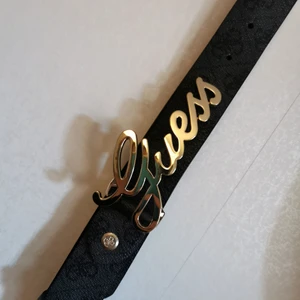 Guess bälte - Oanvänt bälte av märket Guess. Storlek M (95). 
