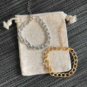 Kedjearmband - Armbanden är 15cm + 5cm förlängning!                              Finns matchande halsband & ringar! 🫶🏻                                 49kr och frakt ingår 🤩                        Instagram - Vikiicom