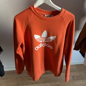 Adidas tröja  - Adidas Sweatshirt. Använd men i bra skick 