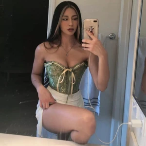 Lime korsett 🐉 - Korsetter i färgen Lime 🐉                                           korsetterna kommer i bra kvalité och är i stl S men har också några i Stl XS ⚡️ säljes för 299 kr + frakt                                     Hör av dig om du vill ha fler bilder eller har någon fråga 