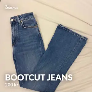 Superfina jeans från Bikbok i storlek M köpa här på plick. Tyvärr fel storlek för mig så oanvända! 💖