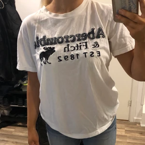 Abercrombie &fitch  - En abercrombie &fitch t shirt stl L 