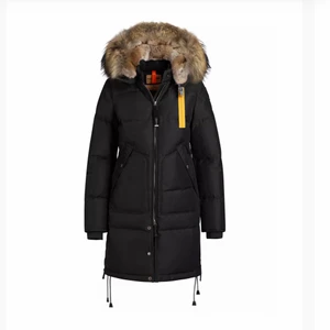 Vinterjacka Parajumper Longbear - Har haft den här jackan 2 vintrar då jag inte hade den så ofta. Storleken är X small. Sitter så himla fint och så är den varm. OBS! Den är dock inte svart den är mörkbrun men ser svart ut