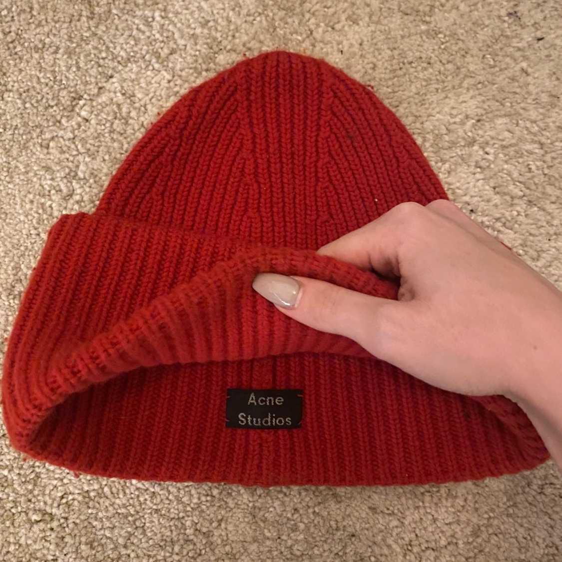 Klassisk acne mössa - 90