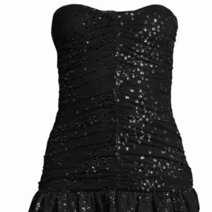 Maje klänning - Säljer min splitternya Maje klänning i strl 38✨ lappen är fortfarande på då den bara är testad en gång. Nypris 2700 men jag säljer för 1300❤️ Hör av er vid frågor!