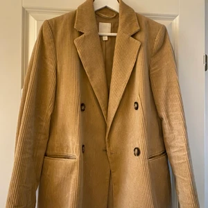 Kavaj - Beige/brun kavaj i Manchester material 💕