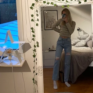 Jeans - De kommer ej till användning och behöver en ny ägare, i fint skick! Hör av dig för mer info🤍(frakt kan diskuteras)
