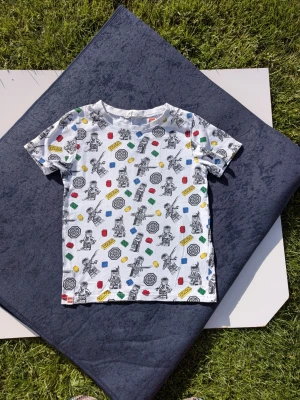 Lego tshirt strl 116/122 - Lite tvättludd Märkt 122/128 men passade bäst vid 116/122 - ren 122  Tröja  Kortärmat