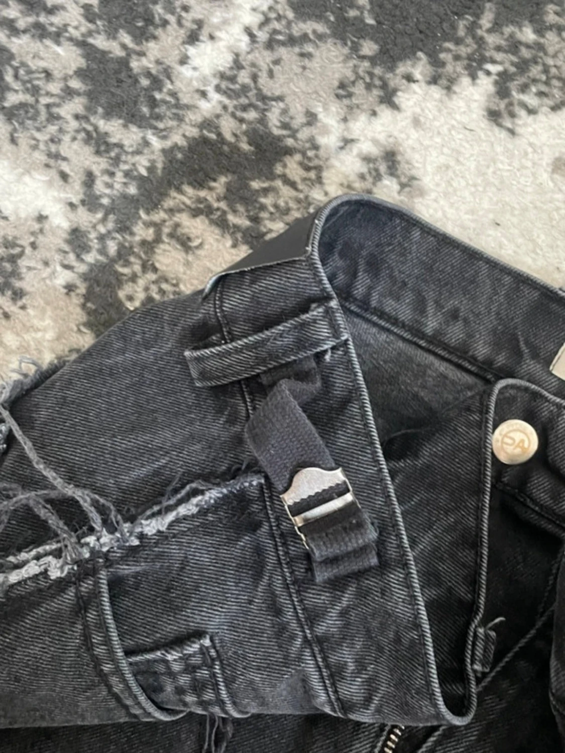 Svarta patchwork jeans med råa kanter - 5