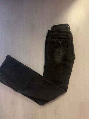  jeans från Madlady - Säljer ett par jeans från Madlady med aldrig använda 