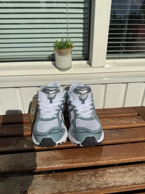 Asics gel keyano 14 blå - Säljer ett par asics storlek 45 passar 44 också. Aldrig använda. Perfekta skor för sommaren. Ordinarie pris 1800 sek