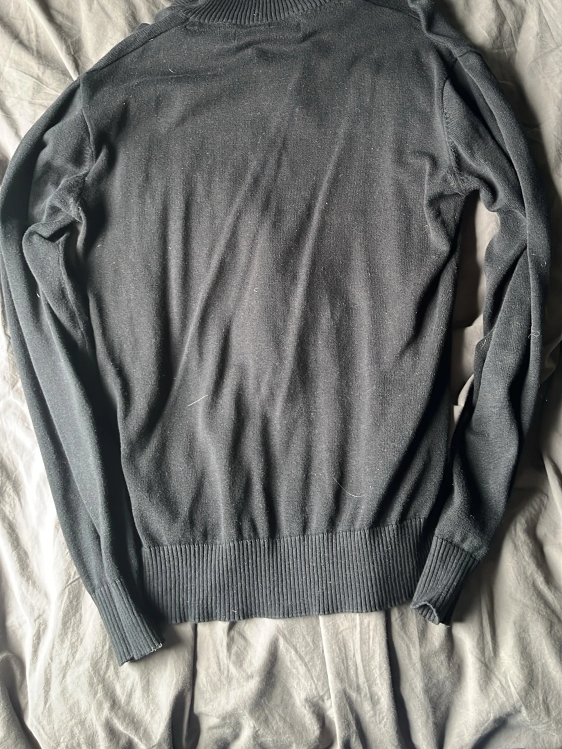 Svart halvzip-tröja  - 1