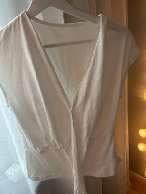 Topp me knytband - Söt topp man knyter vid bysten🥰