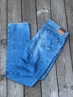Replay Radixes - Säljer ett par riktigt snygga Replay Radixes. Storleken på jeansen är W31, L34. Passar XS/S/M. Perfekta till vardagslooken och passar till det mesta. Säljs för 149kr pga att jag inte får användning av dem och nypris är 1500-1800kr!☺️