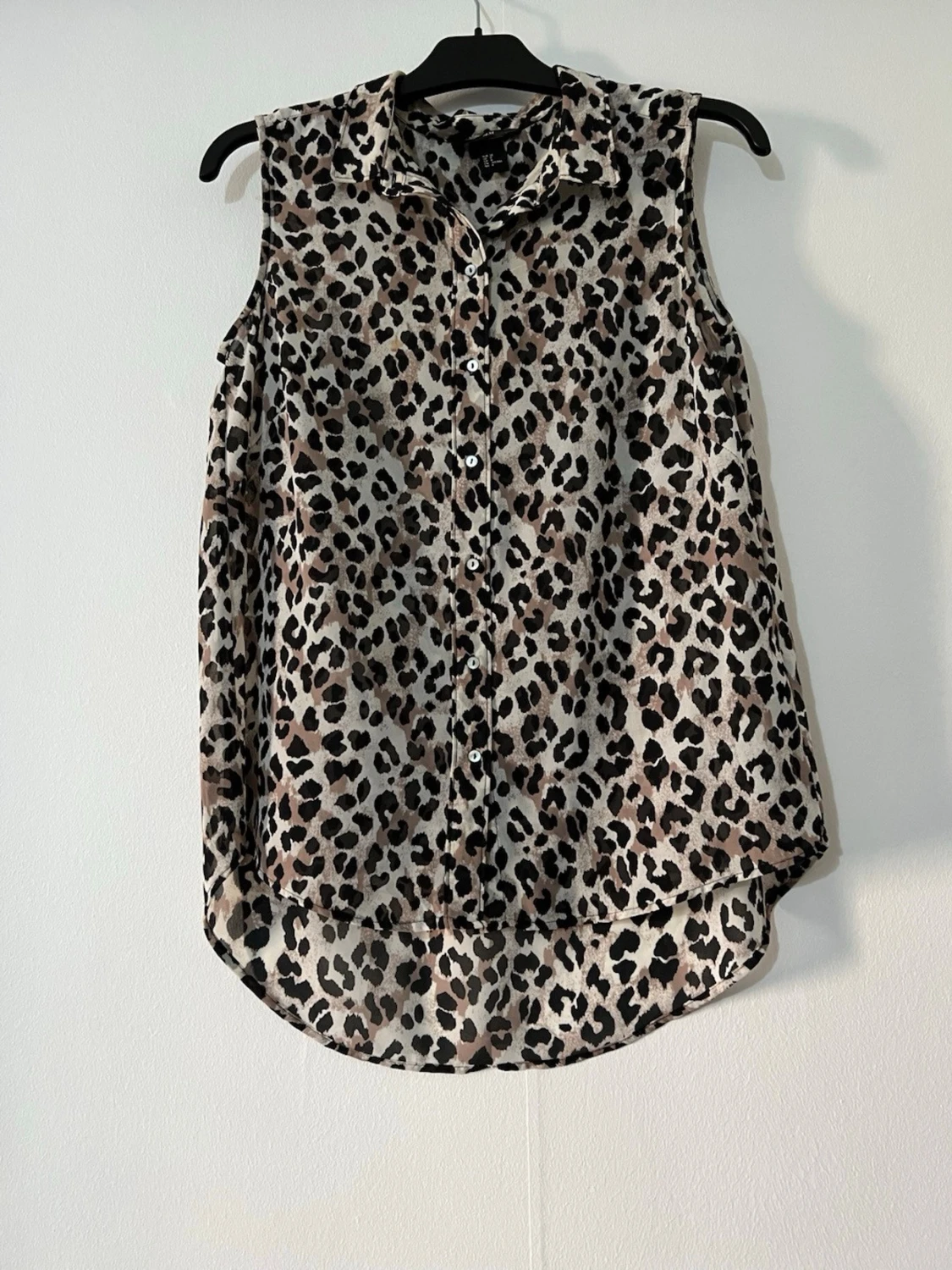 Ärmlös leopardmönstrad blus