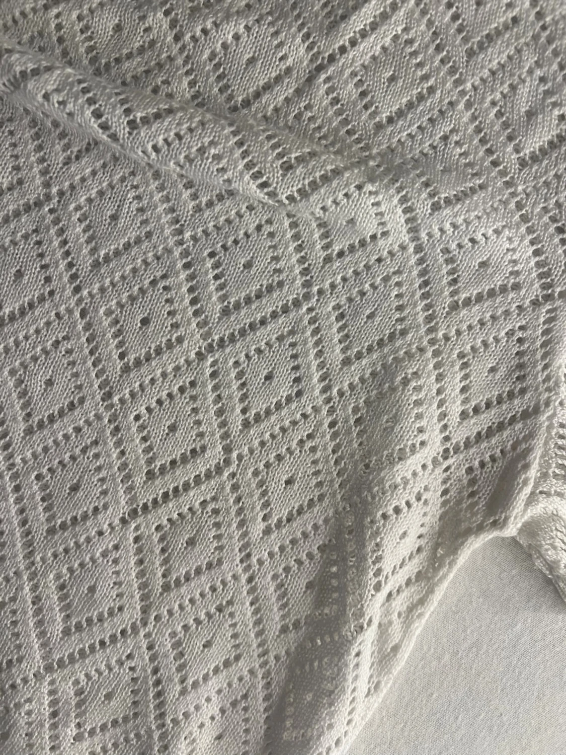 Vit spetsstickad topp från H&M - 2