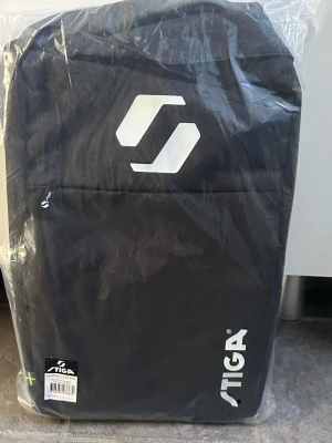 Ryggsäck Stiga Rival Eco XL - Säljer en helt ny och oöppnad förpackning av Stiga ryggsäck. Ryggsäcken är ett vinstpris och jag har en likadan sen innan.  Nypris: 549 kr, säljer för 350 kr. 