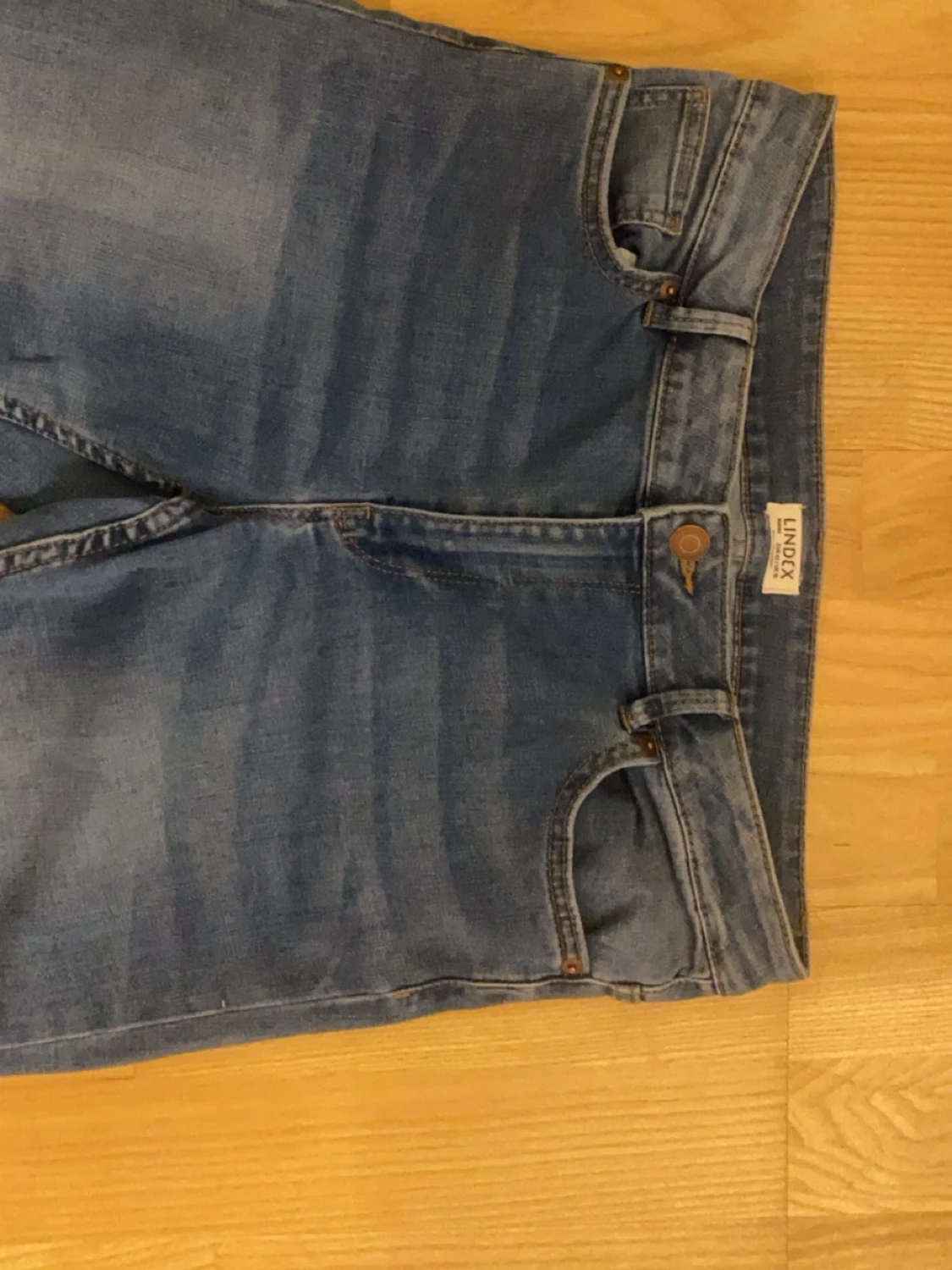 Blå bootcut jeans från Lindex - 1