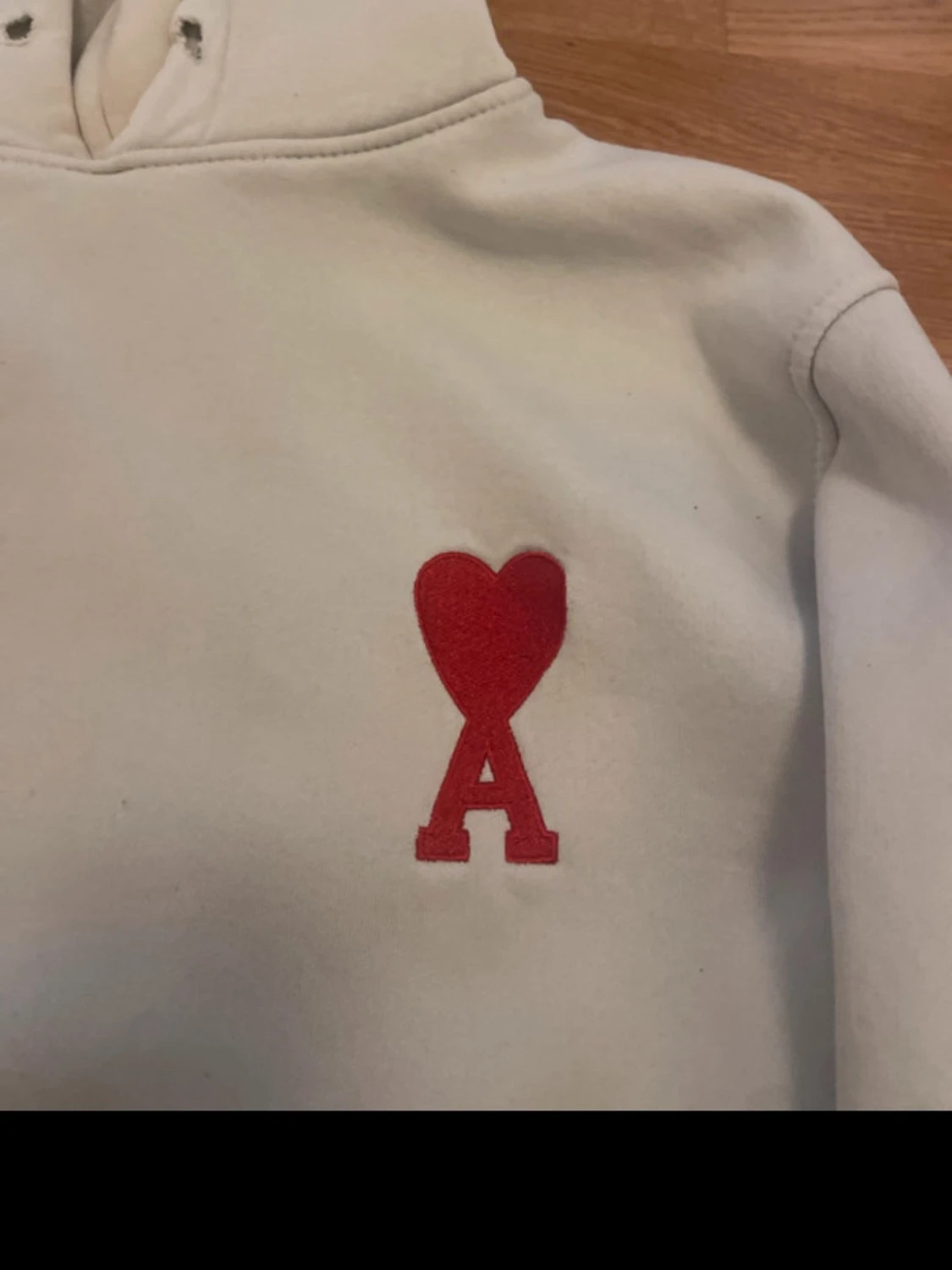 Vit hoodie från Ami Paris med rött hjärta - 1